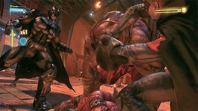 Pozwalaj Batmanowi i Robinowi na zadawanie szybkich ciosów po tym jak odpalą atak zespołowy - Pojmanie Alberta Kinga przebywającego na scenie A | Główny wątek fabularny - Batman Arkham Knight - poradnik do gry
