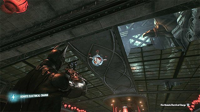 Przykładowy pajęczy dron - badaj głównie ściany i sufity w poszukiwaniu ich - Obiekty nadające się do zniszczenia w bazie rycerza Arkham | Sekrety - Baza rycerza Arkham - Batman Arkham Knight - poradnik do gry