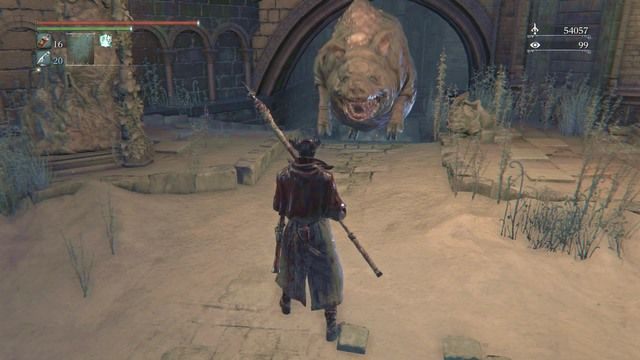 Uniknięcie szarży pozwoli Ci na wyprowadzenie ciosów w zad świni. - Yahargul, Niewidzialna wioska - Podziemne więzienie | Opis przejścia Bloodborne - Bloodborne - poradnik do gry