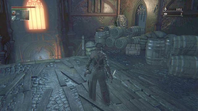 W Akwedukcie w Centrum Yharnam w pobliżu kilku klatek z psami możesz wejść do ścieków od strony widocznej na obrazku - Eileen | Zadania poboczne w Bloodborne - Bloodborne - poradnik do gry