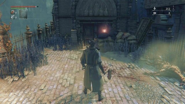 Przed domem starszej pani znajdziesz ujadającego psa. - Znalezienie bezpiecznego miejsca | Zadania poboczne w Bloodborne - Bloodborne - poradnik do gry