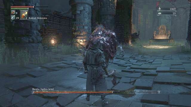 Gdy przeciwnik zacznie zatruwać bohatera jego ataki będą częstsze i agresywniejsze. - Bestia żądna krwi | Bossowie w Bloodborne - Bloodborne - poradnik do gry