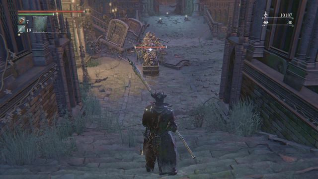 Jeżeli chwilę poczekasz przeciwnik odwróci się tyłem. - Yahargul, Niewidzialna wioska - Kaplica Yahargul | Opis przejścia Bloodborne - Bloodborne - poradnik do gry