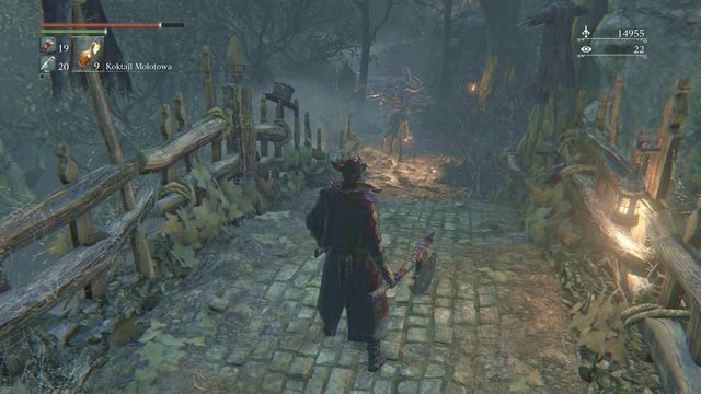 Za mostem kolejny przeciwnik, kawałek dalej odbij w prawo, do góry, aby odblokować skrót. - Zakazany las | Opis przejścia Bloodborne - Bloodborne - poradnik do gry
