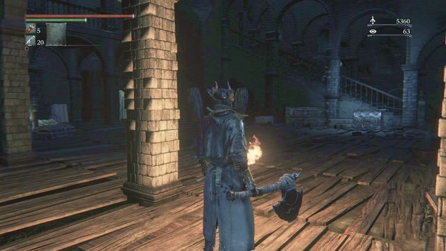 Przed otwarciem skrzyni zabij kilku przeciwników, aby Ci nie zaskoczyli Cię od tyłu. - Stare Yharnam | Opis przejścia Bloodborne - Bloodborne - poradnik do gry