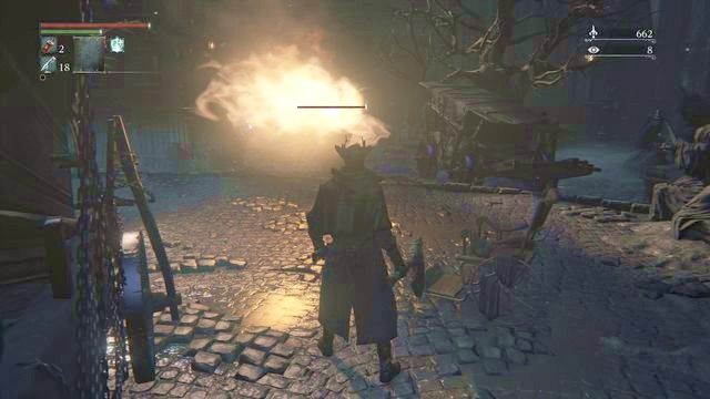 Nie podchodź do przeciwnika, gdy ten rozpyla płomienie. - Rewir katedralny - centralny plac | Opis przejścia Bloodborne - Bloodborne - poradnik do gry