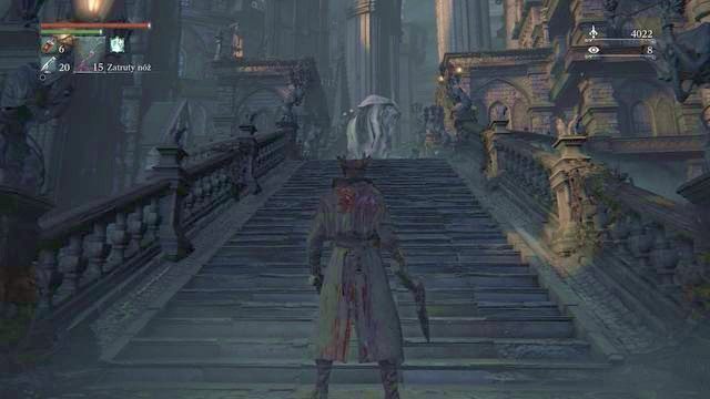 Na głównych schodach uważaj na trzech przeciwników. - Rewir katedralny - centralny plac | Opis przejścia Bloodborne - Bloodborne - poradnik do gry