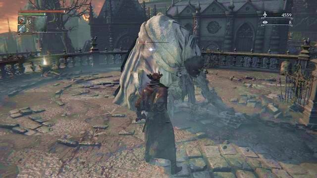 Idealny moment na zadanie w pełni załadowanego ciosu nadarzy się, gdy przeciwnik powoli podnosi swoją kulę. - Rewir Katedralny | Opis przejścia Bloodborne - Bloodborne - poradnik do gry