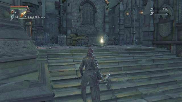 Uważaj na wyskakujących zza rogów przeciwników. - Centrum Yharnam | Opis przejścia Bloodborne - Bloodborne - poradnik do gry