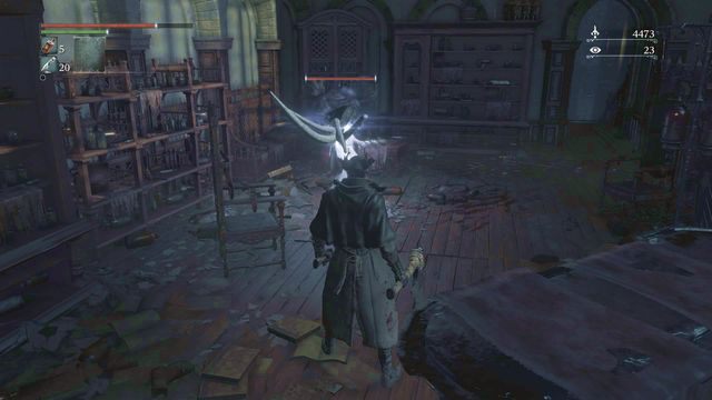 Uniknięcie ataku pozwoli na zaatakowanie nieruchomej przez chwilę tropicielki. - Klinika Iosefki - po walce z Pastor Amelią | Opis przejścia Bloodborne - Bloodborne - poradnik do gry