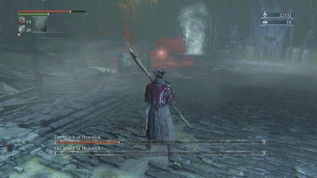 W odnalezieniu pozycji Wiedźmy może pomóc czerwona aura wytwarzana przez nią. - Wiedźma z Hemwick | Bossowie w Bloodborne - Bloodborne - poradnik do gry