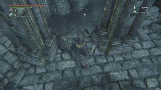 Zeskocz ostrożnie na niższy poziom, aby zdobyć Krwawą Skałę. - Jak znaleźć Krwawą Skałę w Bloodborne? - Bloodborne - poradnik do gry