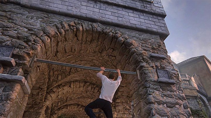 Przemieść się po ostatnim drążku w bok i złap się nowych krawędzi - Uncharted 4 Kres Złodzieja: Rozdział 6 Złodziejska krew - solucja, opis przejścia - Uncharted 4: Kres Złodzieja - poradnik do gry