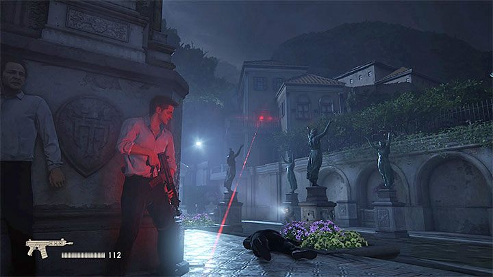 Snajper używa broni z celownikiem laserowym i ułatwia to jego odnalezienie - Uncharted 4 Kres Złodzieja: Rozdział 7 Zgaszone światła - solucja, opis przejścia - Uncharted 4: Kres Złodzieja - poradnik do gry