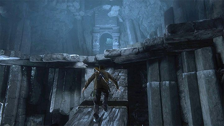 Na górę możesz dotrzeć dopiero gdy Sam dociąży ruchomy mechanizm - Uncharted 4 Kres Złodzieja: Rozdział 9 Ci, którzy zasłużą... - solcuja, opis przejścia - Uncharted 4: Kres Złodzieja - poradnik do gry