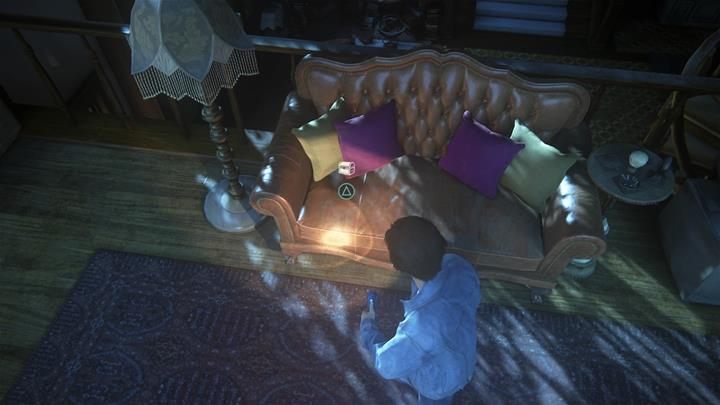 Gdy przesuniesz regał z Samem, wskocz na niego, podciągnij się wyżej i odbij się w kierunku balkonu naprzeciw - Uncharted 4 Kres Złodzieja: Bracia Drakeowie - wszystkie karby - Uncharted 4: Kres Złodzieja - poradnik do gry