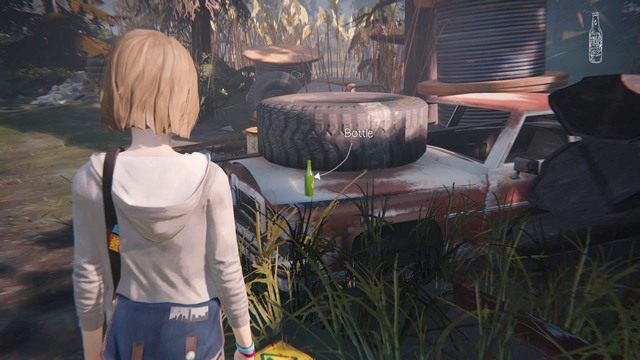 Przejdź na drugą część wysypiska (naprzeciw miejsca gdzie znalazłeś pierwszą butelkę) a znajdziesz drugą butelkę - Life is Strange: Out of time, Rozdział 3 - solucja, opis przejścia - Life is Strange - poradnik do gry