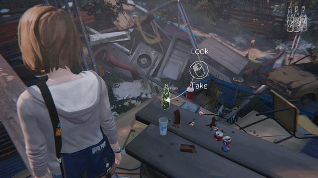 Obok Chloe, po lewej stronie znajdziesz wejście na podwyższenie, z którego dostaniesz się po ostatnią butelkę - Life is Strange: Out of time, Rozdział 3 - solucja, opis przejścia - Life is Strange - poradnik do gry