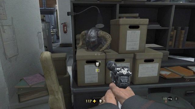 Niezależnie od tego, który sposób wybierzesz po zabiciu dwóch strażników, porozglądaj się po pomieszczeniu i uzupełnij zapasy - Prolog | Opis przejścia Wolfenstein The Old Blood - Wolfenstein: The Old Blood - poradnik do gry