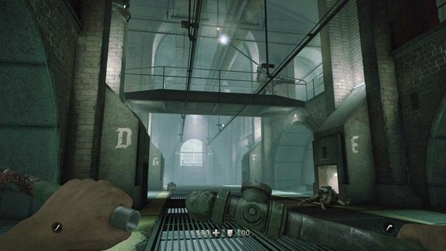 Po dostaniu się do kanałów przejdź na drugi koniec, gdzie znajdziesz kolejną sztabę złota - Rozdział 1 - Więzienie | Opis przejścia Wolfenstein The Old Blood - Wolfenstein: The Old Blood - poradnik do gry