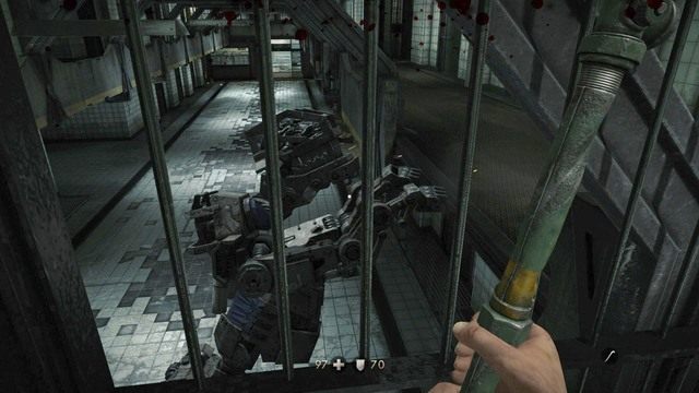 Po zeskoczeniu na dół, skorzystaj z osłony by uniknąć kontaktu z wielkim mechanicznym psem - Rozdział 1 - Więzienie | Opis przejścia Wolfenstein The Old Blood - Wolfenstein: The Old Blood - poradnik do gry