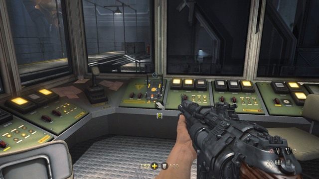 Jeżeli nie chcesz się dalej skradać, wyeliminuj super żołnierza i wszystkich strażników po czym wejdź po schodach na budkę i wejdź do niej przed dach - Rozdział 4 - Ucieczka! | Opis przejścia Wolfenstein The Old Blood - Wolfenstein: The Old Blood - poradnik do gry