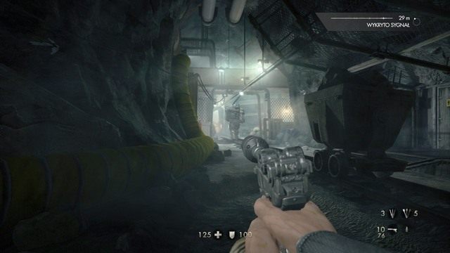 Jak tylko wyjdziesz z windy, zauważysz że w lokacji kręci się komendant - Rozdział 8 - Wykopaliska | Opis przejścia Wolfenstein The Old Blood - Wolfenstein: The Old Blood - poradnik do gry