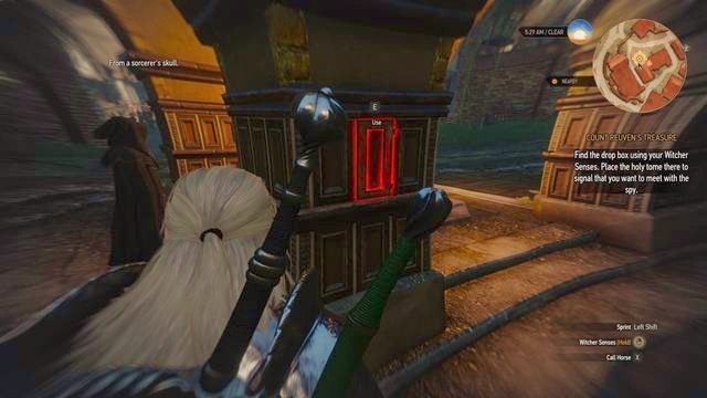 Książkę włóż do skrytki, która znajduje się za jednym z filarów kapliczki. - Wiedźmin 3 Dziki Gon: Skarb Hrabiego Reuvena (Count Reuven Treasure) - solucja - Wiedźmin 3 Dziki Gon - poradnik do gry