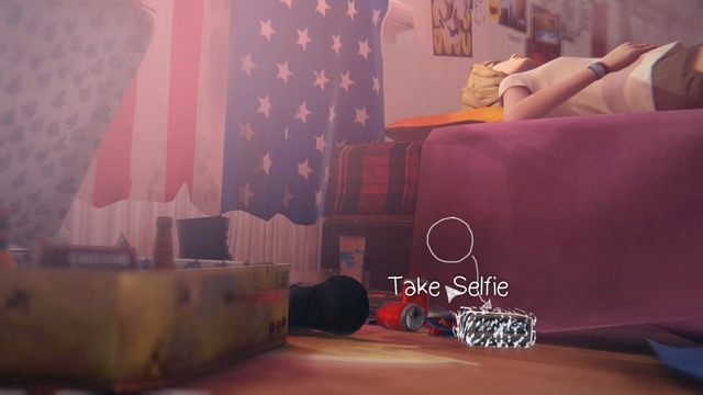 Po ucieczce ze szkoły i małej pobudce, weź aparat leżący na ziemi i zrób sobie zdjęcie - Life is Strange: Chaos Theory, Rozdział 3 - solucja, opis przejścia - Life is Strange - poradnik do gry