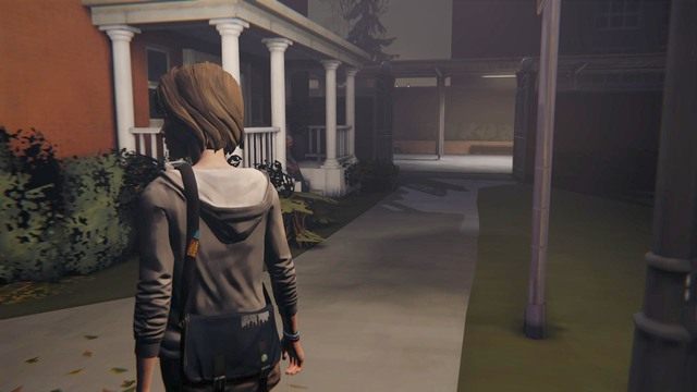 Po rozmowie z Daną wyjdź z akademika i udaj się w stronę parkingu - Life is Strange: Chaos Theory, Rozdział 1 - solucja, opis przejścia - Life is Strange - poradnik do gry