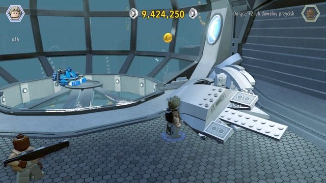 Pierwszy złoty klocek znajdziesz po wejściu do środka areny - Arena Mozozaura | Jurassic World - sekrety - LEGO Jurassic World - poradnik gry