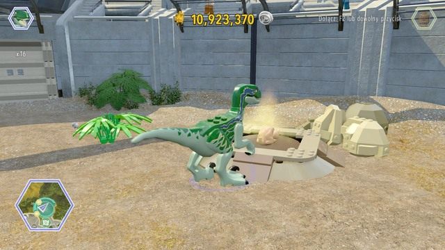Podczas korzystania z raptora, podejdź do kurczaka po prawej stronie i idź za jego zapachem - Wschodni bulwar | Jurassic World - sekrety - LEGO Jurassic World - poradnik gry