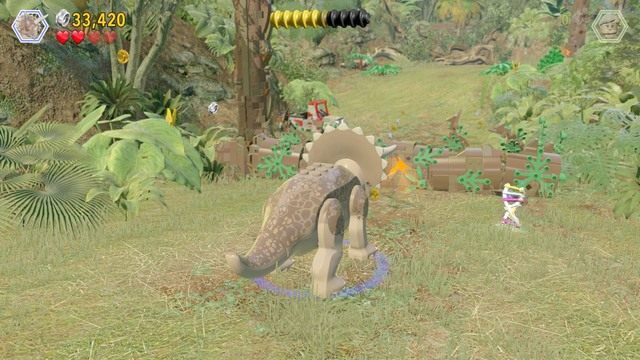 Po wyleczeniu triceratopsa będziesz miał możliwość jego kontroli - Witamy w parku | Jurasic Park - opis przejścia - LEGO Jurassic World - poradnik gry