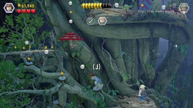 Wykonuj serie skoków by dostać się na górę, a jak tylko się tam dostaniesz, zmień postać na Murphy i rzuć piłką w kolejną tarczę - Utrata mocy | Jurasic Park - opis przejścia - LEGO Jurassic World - poradnik gry