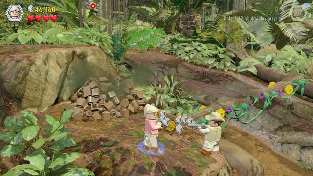 Jako Ellie, podejdź na lewą stronę gdzie znajdziesz kupkę ziemi - Przywracanie zasilania | Jurasic Park - opis przejścia - LEGO Jurassic World - poradnik gry