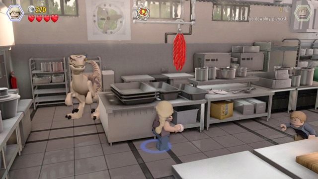 Po dostaniu się przez bramę i pooglądaniu krótkiej scenki przerywnikowej podejdź jako Murphy do pokazanego miejsca na obrazku - Centrum dla odwiedzających | Jurasic Park - opis przejścia - LEGO Jurassic World - poradnik gry