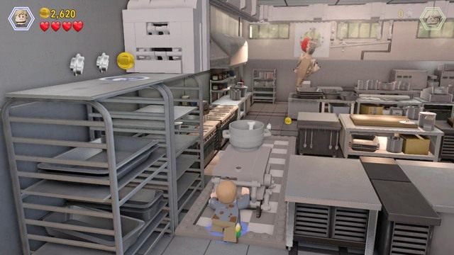 Jak tylko odwrócisz uwagę drugiego velociraptora, zmień postać na Timmyego i przejdź za kolejną osłonę - Centrum dla odwiedzających | Jurasic Park - opis przejścia - LEGO Jurassic World - poradnik gry