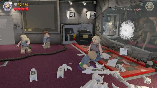 Po udanej próbie hakowania systemu, zaatakuje was velociraptor - Centrum dla odwiedzających | Jurasic Park - opis przejścia - LEGO Jurassic World - poradnik gry