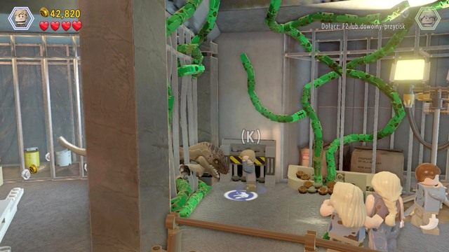 Przejdź obok klatki i wykop z ziemi klocki - Centrum dla odwiedzających | Jurasic Park - opis przejścia - LEGO Jurassic World - poradnik gry