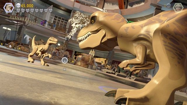 Skorzystaj z tyranozaura i naciskaj pojawiające się na ekranie przyciski by pokonać atakującego cię velociraptora - Centrum dla odwiedzających | Jurasic Park - opis przejścia - LEGO Jurassic World - poradnik gry