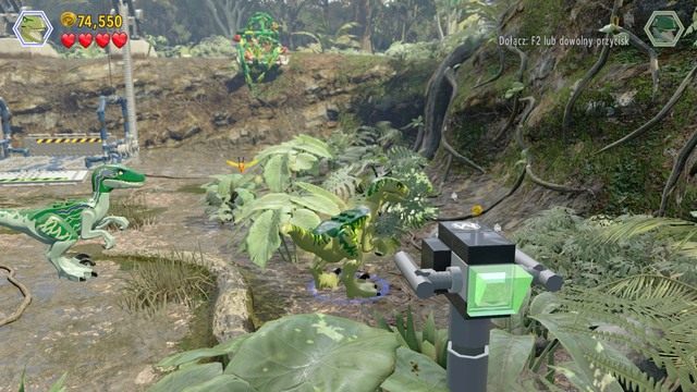 Po dotarciu do kolejnej sekcji, podejdź do kawałka tortu na środku i podążaj za zapachem - Witamy w Świecie Jurajskim | Jurassic World - opis przejścia - LEGO Jurassic World - poradnik gry