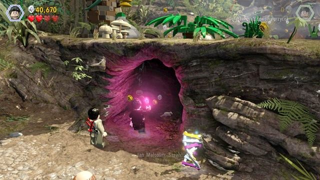 Przedostań się na drugi brzeg oraz obroń przed atakującymi dinozaurami po czym kontrolując postać Nicka, podejdź do srebrnego obiektu z klocków i zniszcz go - Isla Sorna | Jurassic Park The Lost World - opis przejścia - LEGO Jurassic World - poradnik gry