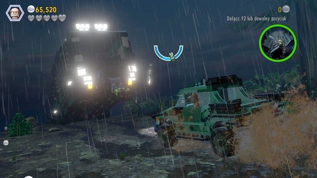 Po zaczepieniu wyciągarki, wsiądź do samochodu i postaraj się wyciągnąć towarzyszy z opresji - Przybycie InGenu | Jurassic Park The Lost World - opis przejścia - LEGO Jurassic World - poradnik gry