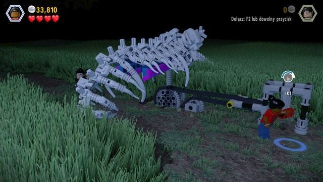 Po dotarciu do miejsca pokazanego na obrazku, zmień postać na Kelly i zrób wślizg pod szkieletem - Zwierzyna | Jurassic Park The Lost World - opis przejścia - LEGO Jurassic World - poradnik gry