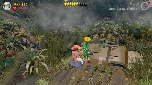 Przejdź na prawą stronę i zniszcz obiekty, które się tu znajdują - Eric Kirby | Jurassic Park III - opis przejścia - LEGO Jurassic World - poradnik gry