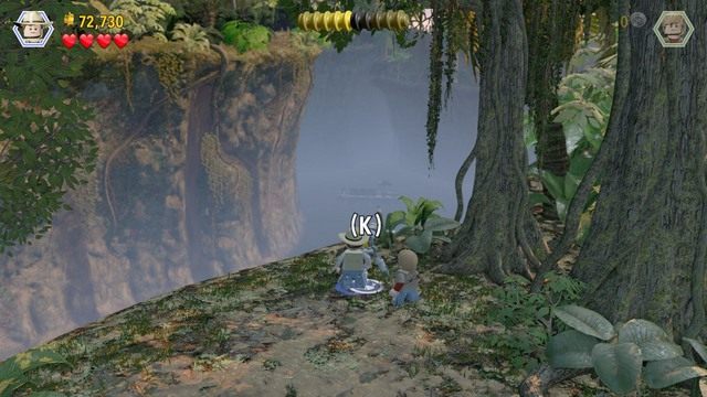 Po dostaniu się do przepaści, rzuć w stronę dinozaurów zapach tyranozaura jako Eric po czym kontrolując postać Granta, wykop z ziemi klocki i stwórz z nich lunetę - Eric Kirby | Jurassic Park III - opis przejścia - LEGO Jurassic World - poradnik gry