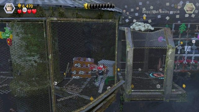 Będąc po drugiej stronie zniszcz brązowe pojemniki i z rozsypanych na ziemi klocków stwórz pomost dla swoich towarzyszy - Klatka dla ptaków | Jurassic Park III - opis przejścia - LEGO Jurassic World - poradnik gry