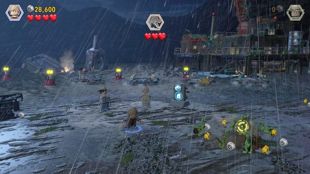 Kontrolując postać Erica, rzuć w stronę małych dinozaurów zapach tyranozaura by uzyskać dostęp do nasypu - Klatka dla ptaków | Jurassic Park III - opis przejścia - LEGO Jurassic World - poradnik gry