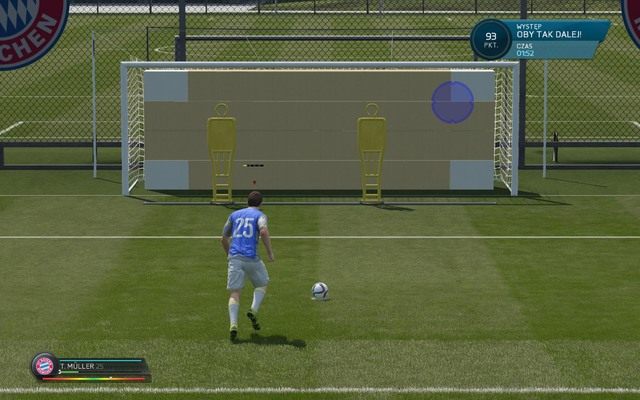 Tym razem będziemy musieli trafić piłką do specjalnych wiader umieszczonych w świetle bramki, próbując wcelować tam futbolówkę za pomocą podcinki a la Panenka - Strzelanie | Gry treningowe w FIFA 16 - FIFA 16 - poradnik do gry