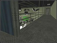 By spokojnie przejść przez korytarz do reżyserki, należy załatwić wojaka pilnującego tej części budynku - Poradnik do gry - Misja 01 - Hostage Rescue Operation | Suma Wszystkich Strachów - Suma Wszystkich Strachów - poradnik do gry